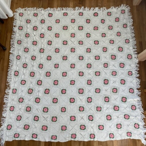 Vintage Hand Made White with Pink Rose Crochet Blanket - Picture 2 of 6